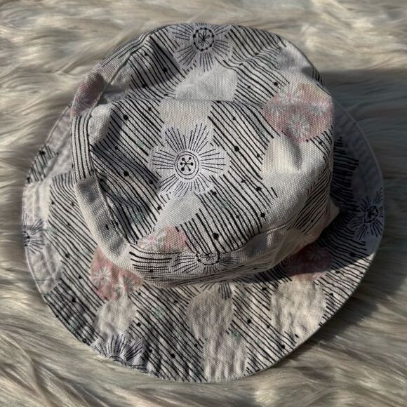 Reversible Bucket Hat – Pastel Floral & Teal Grid Pattern - Picture 3 of 5